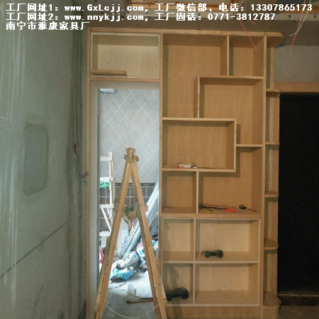 加層作小造型，雙層，也好看，相比，醒色白飾，整體展柜、儲柜、小小別致柜衣家具設(shè)計定制加工廠南寧中國的，不普通~