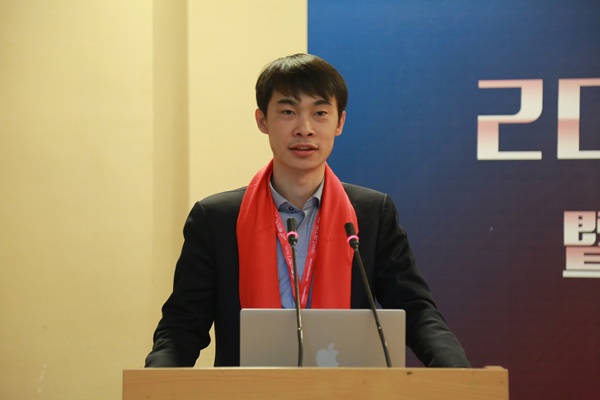 中國(guó)木材與木制品流通協(xié)會(huì)木門(mén)窗專(zhuān)業(yè)委員會(huì)常務(wù)副會(huì)長(zhǎng)張鵬